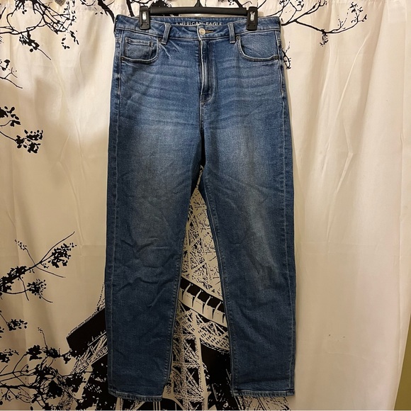 American Eagle Mom Jeans High Rise Straight Leg Medium Wash Denim Size 10 - Picture 1 of 13